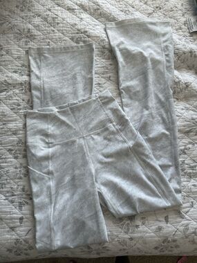 Fabletics Oasis PureLuxe High-Waisted Pocketed Kick Flare light gray/white S 31”